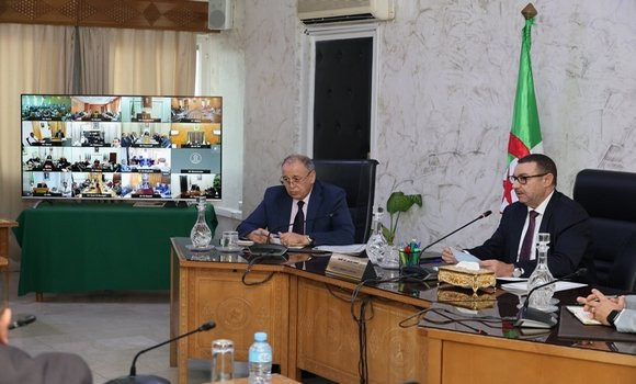 Sayoud préside une réunion de coordination avec les walis