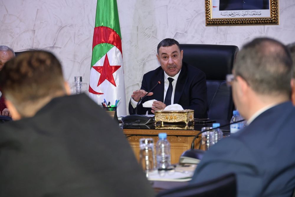 Sayoud tient une réunion d’évaluation des chantiers de numérisation du secteur de l’Intérieur et du transport maritime